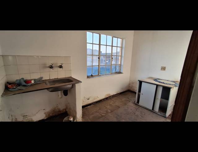 1,265M² BUILDING FOR SALE IN APEX